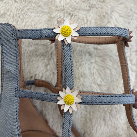 BCBG Jordan Cage Sandals Denim Strappy Heels with Daisy Floral Accents Size 10 - Picture 14 of 16